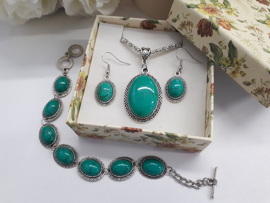 Green Turquoise Necklace Set - Oval Pendant - Gemstone Necklace