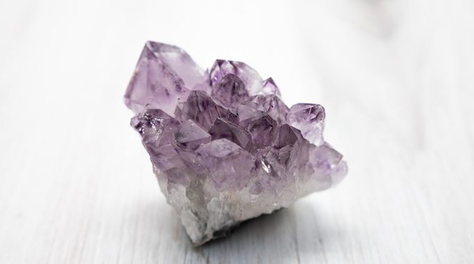 Amethyst properties, virtues, meaning and how to use amethyst crystal meaning